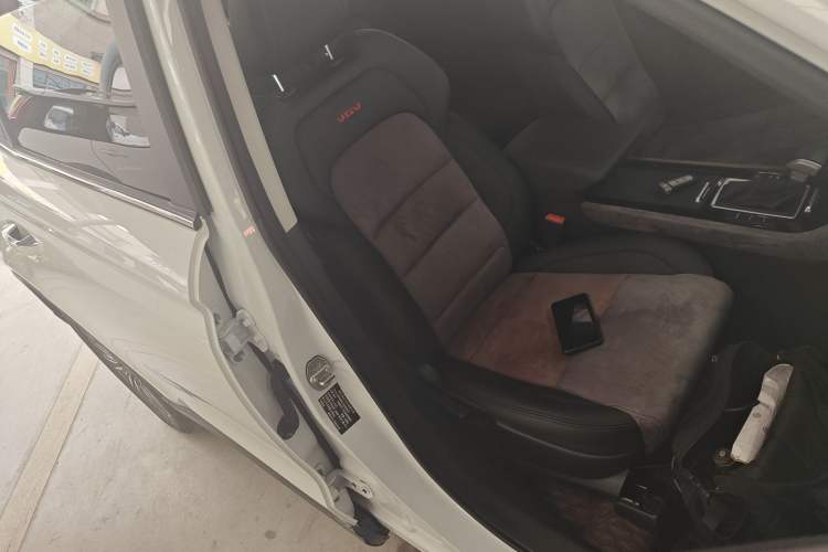 Used Sinotruk VGV U70 2020 1.5T Automatic Smart Luxury Edition 5 Seats Right Front Seat