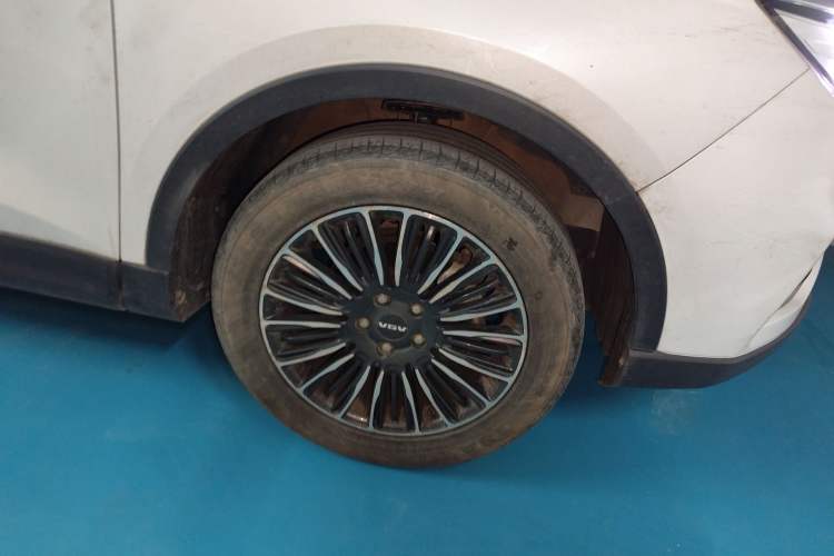 Used Sinotruk VGV U70 2020 1.5T Automatic Smart Luxury 7-Seater Right Front Wheel Hub