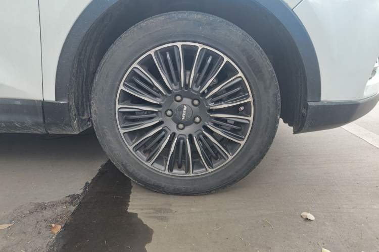 Used Sinotruk VGV U70 2020 1.5T Automatic Smart Luxury 7-Seater Right Front Wheel Hub
