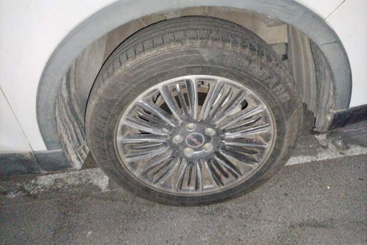 Used Sinotruk VGV U70 2020 1.5T Manual Elite Sunroof Version 7 Seats Right Front Wheel Hub