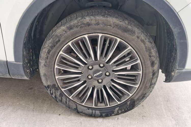 Used Sinotruk VGV U70 2020 1.5T Manual Luxury Edition 7 Seats Right Front Wheel Hub