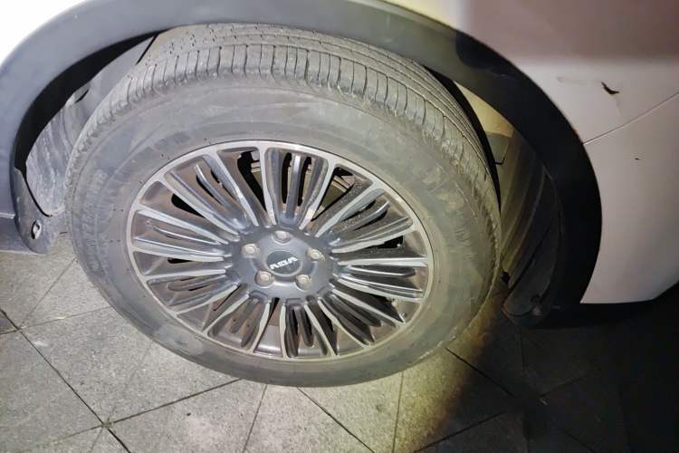 Used Sinotruk VGV U70 2020 1.5T Automatic Smart Enjoyment Elite Version 7 Seats Right Front Wheel Hub