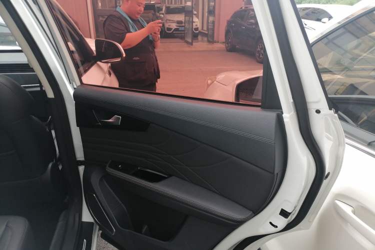 Used Sinotruk VGV U70 2020 1.5T Manual Elite Sunroof Version 7 Seats Right Rear Door Interior