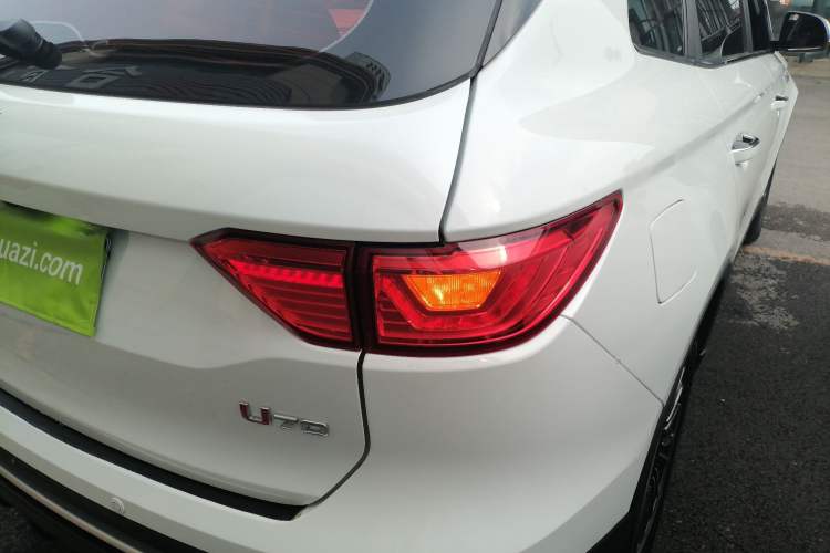 Used Sinotruk VGV U70 2020 1.5T Manual Elite Sunroof Version 7 Seats Right Rear Taillight