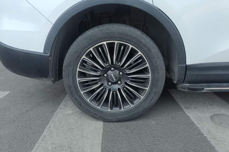 Used Sinotruk VGV U70 2020 1.5T Automatic Smart Enjoyment Elite Version 7 Seats Right Rear Wheel Hub