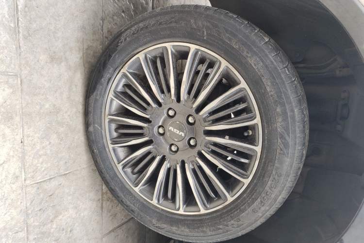 Used Sinotruk VGV U70 2020 1.5T Automatic Smart Enjoyment Elite Edition 5 Seats Right Rear Wheel Hub