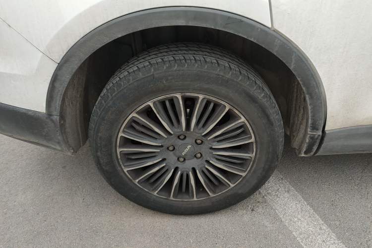 Used Sinotruk VGV U70 2020 1.5T Automatic Smart Luxury 7-Seater Right Rear Wheel Hub