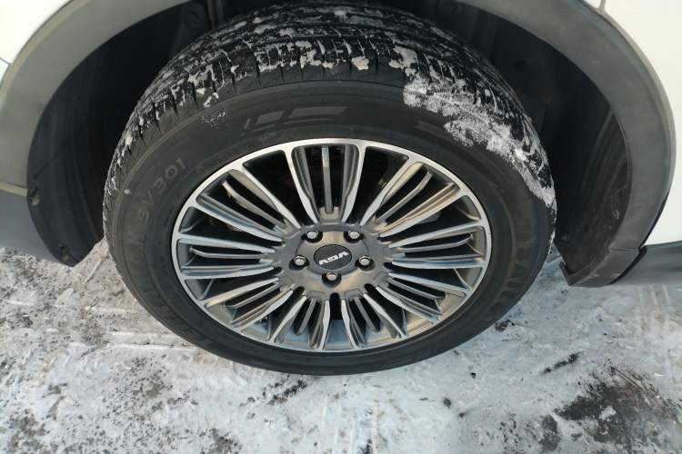 Used Sinotruk VGV U70 2020 1.5T Automatic Smart Enjoyment Elite Version 7 Seats Right Rear Wheel Hub