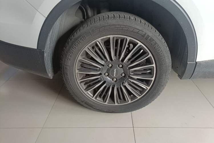 Used Sinotruk VGV U70 2020 1.5T Automatic Smart Enjoyment Elite Version 7 Seats Right Rear Wheel Hub