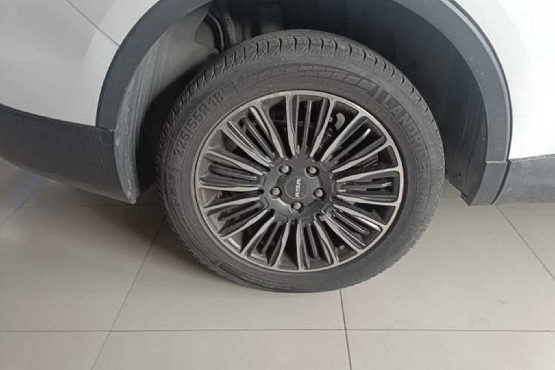 Used Sinotruk VGV U70 2020 1.5T Automatic Smart Enjoyment Elite Version 7 Seats Right Rear Wheel Hub