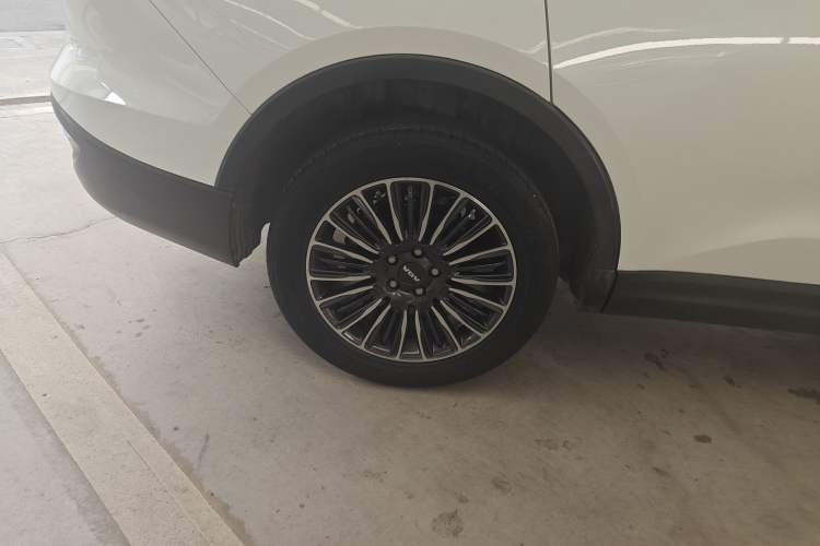Used Sinotruk VGV U70 2020 1.5T Automatic Smart Luxury Edition 5 Seats Right Rear Wheel Hub