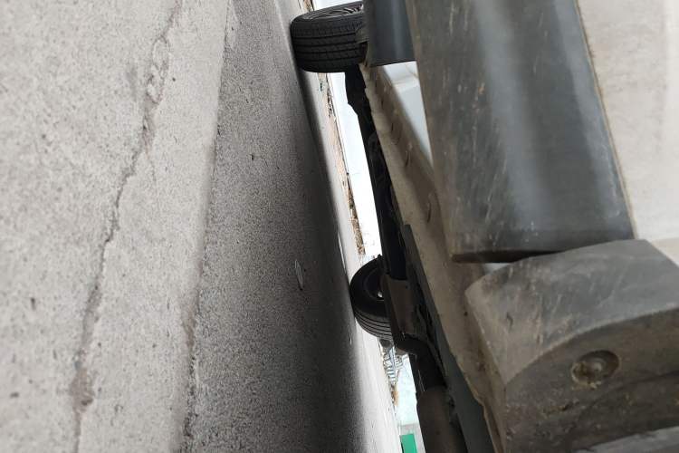 Used Sinotruk VGV U70 2020 1.5T Automatic Smart Luxury 7-Seater Right Side Sill