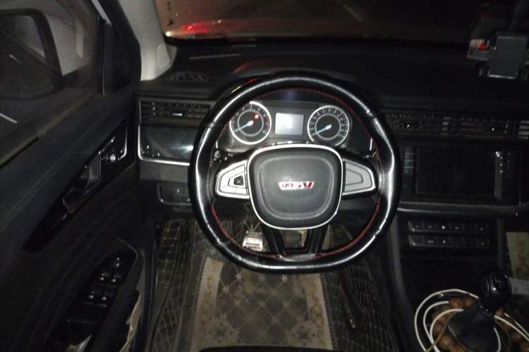Used Sinotruk VGV U70 2020 1.5T Manual Elite Sunroof Version 7 Seats Steering Wheel