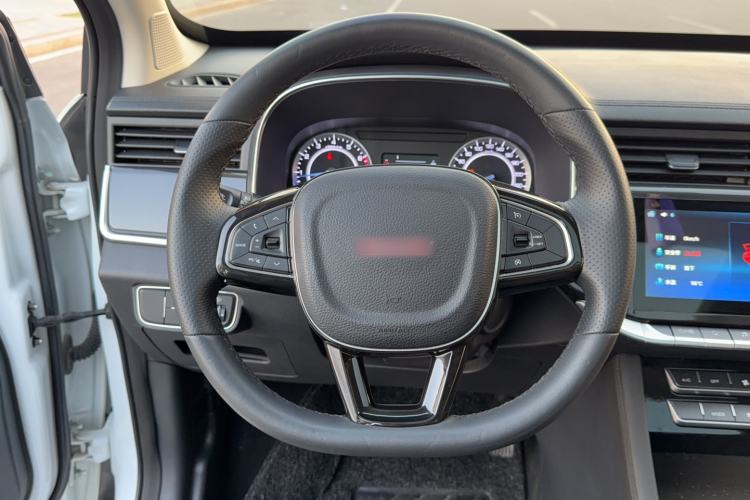 Used Sinotruk VGV U70 2020 1.5T Automatic Smart Enjoyment Elite Navigation Version 7 Seats Steering Wheel
