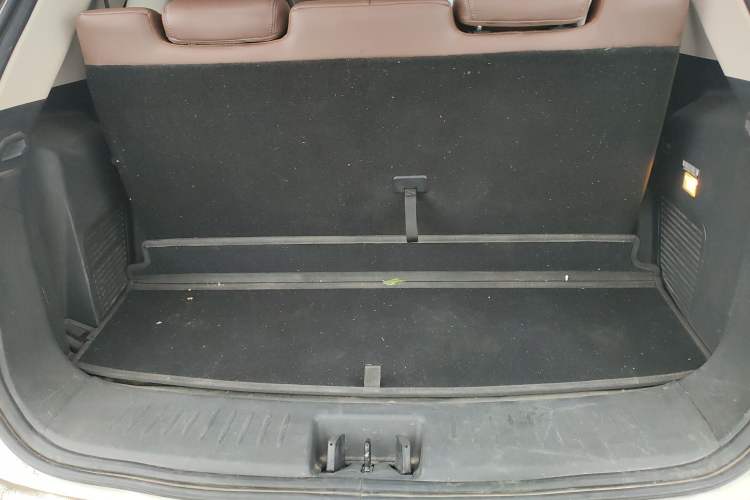Used Sinotruk VGV U70 2020 1.5T Automatic Smart Luxury 7-Seater Trunk