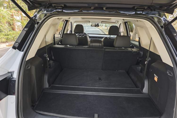 Used Sinotruk VGV U70 2020 1.5T Automatic Smart Luxury 7-Seater Trunk