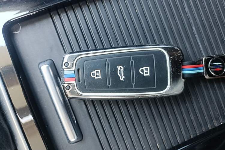 Used Sinotruk VGV U70 2020 1.5T Automatic Smart Enjoyment Elite Version 7 Seats Vehicle Key