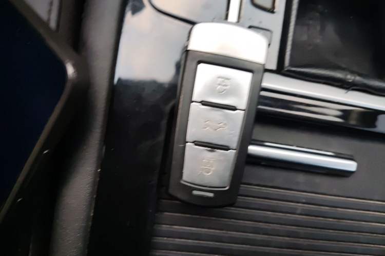 Used Sinotruk VGV U70 2020 1.5T Automatic Smart Enjoyment Elite Version 7 Seats Vehicle Key