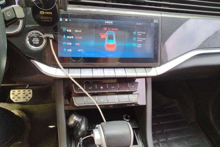 Used Sinotruk VGV U70 2021 1.5T Automatic Youyue Edition 7-Seater Audio And AC Panel