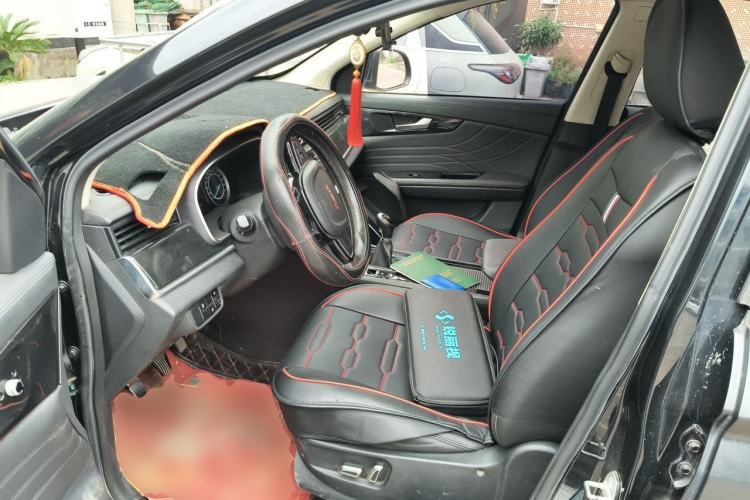 Used Sinotruk VGV U70 2021 1.5T Manual Enjoy Edition 7-Seater Driver Seat