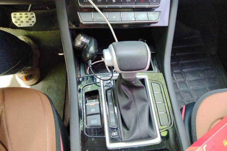 Used Sinotruk VGV U70 2021 1.5T Automatic Youyue Edition 7-Seater Gear Lever