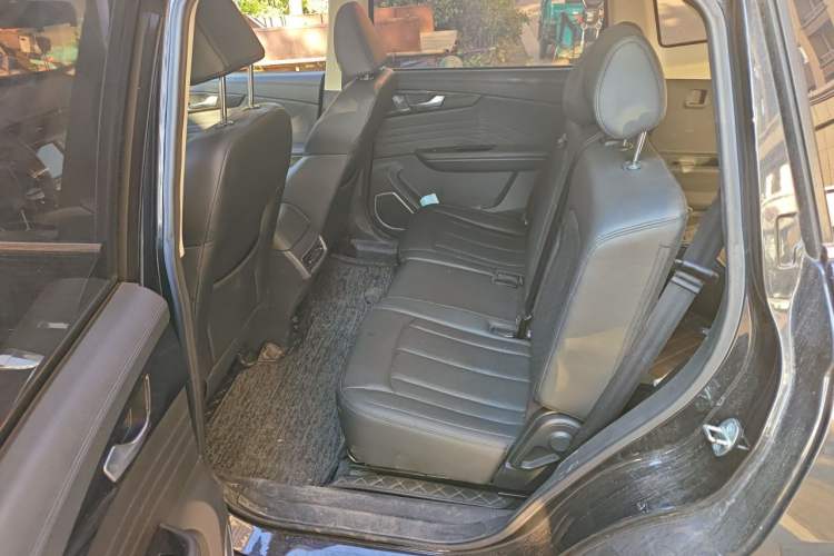 Used Sinotruk VGV U70 2021 1.5T Manual Enjoy Edition 7-Seater Left Rear Seat