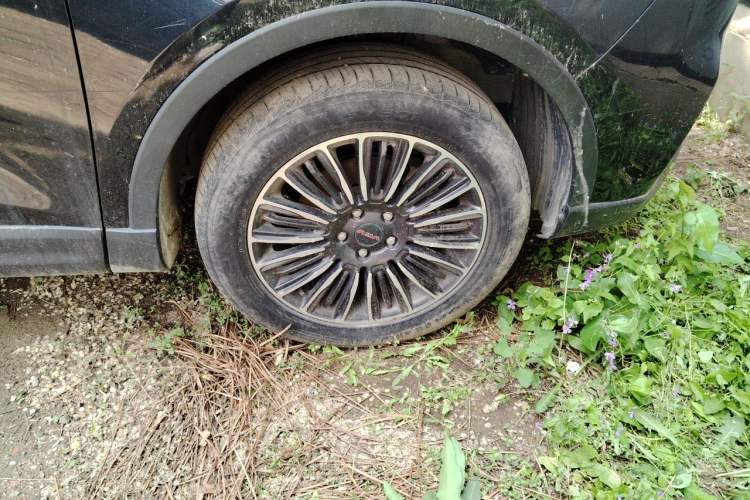 Used Sinotruk VGV U70 2021 1.5T Automatic Youyue Edition 7-Seater Right Front Wheel Hub