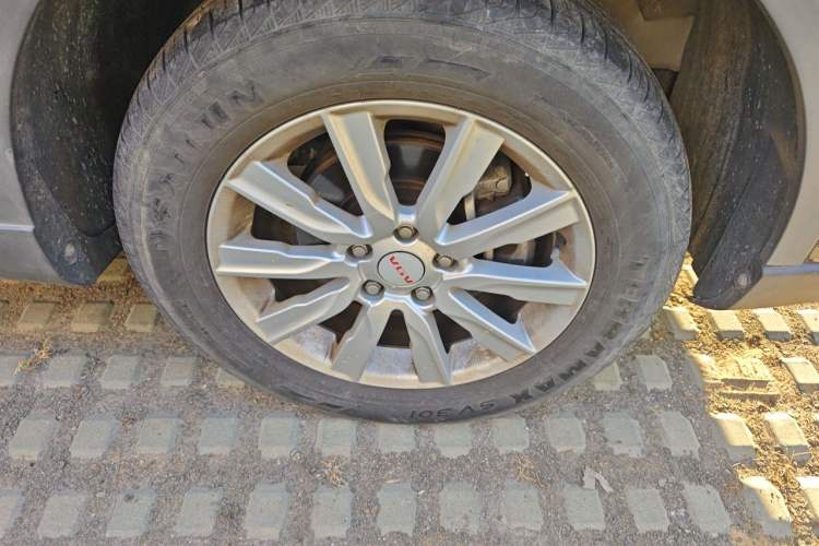 Used Sinotruk VGV U70 2021 1.5T Manual Enjoy Edition 7-Seater Right Front Wheel Hub