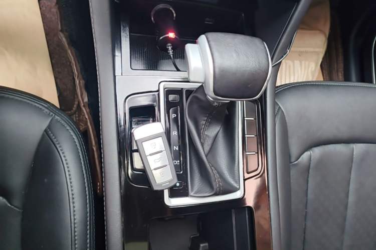 Used Sinotruk VGV U70 2021 1.5T Automatic Youyue Edition 5-seater Gear Lever