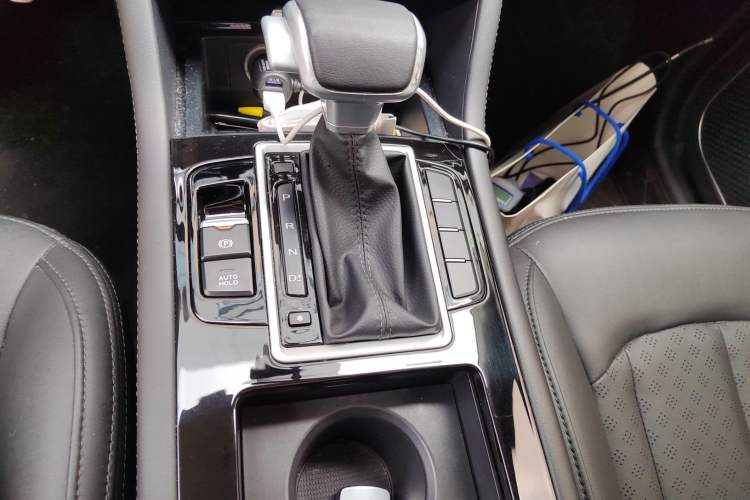 Used Sinotruk VGV U70 2021 1.5T Automatic Youyue Edition 7-Seater Gear Lever