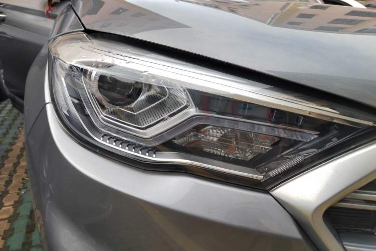 Used Sinotruk VGV U70 2021 1.5T Automatic Youyue Edition 7-Seater Right Front Headlight