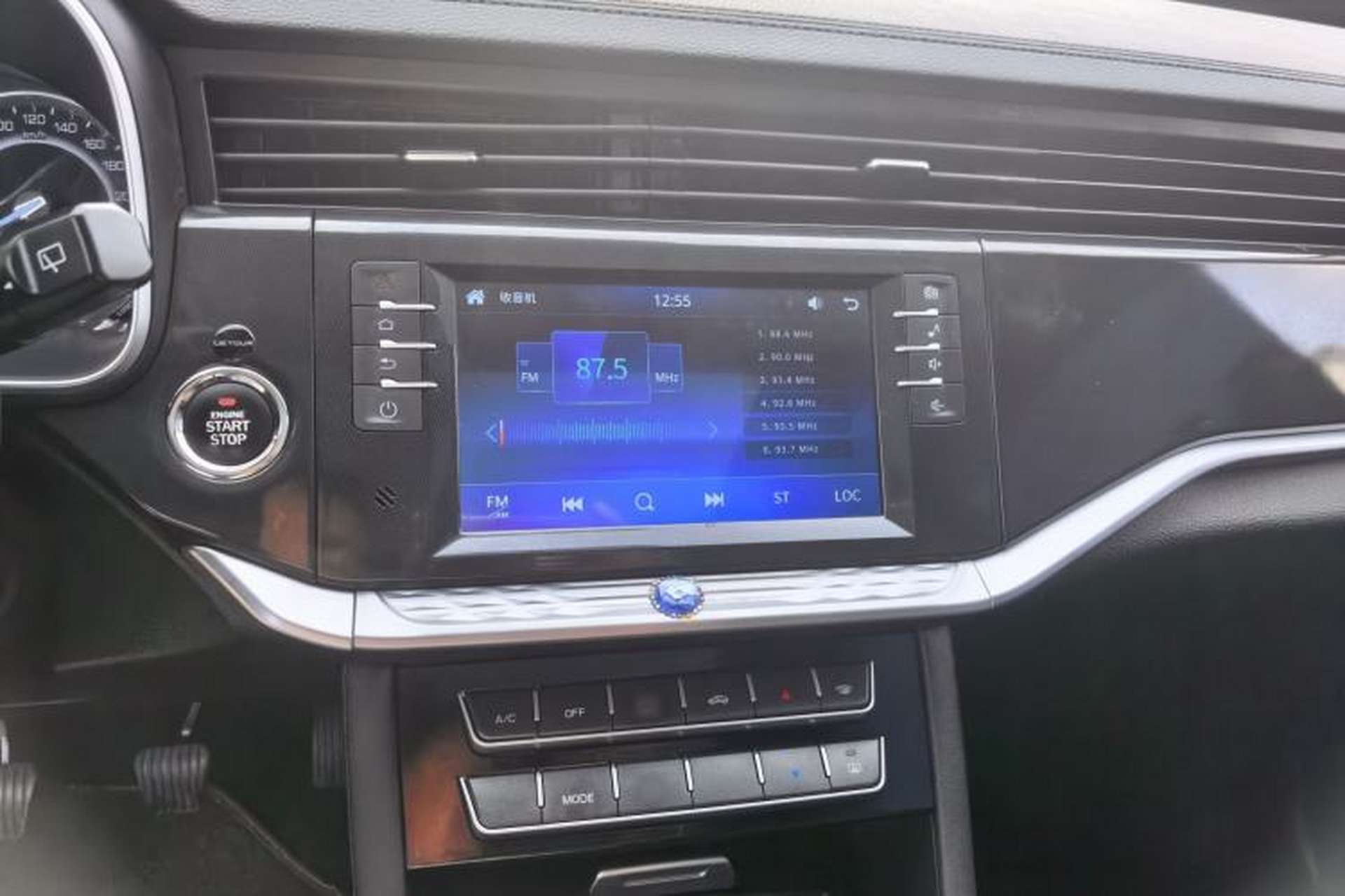 Used Sinotruk VGV U70 2021 1.5T Manual Enjoy Edition 7-Seater Audio And AC Panel