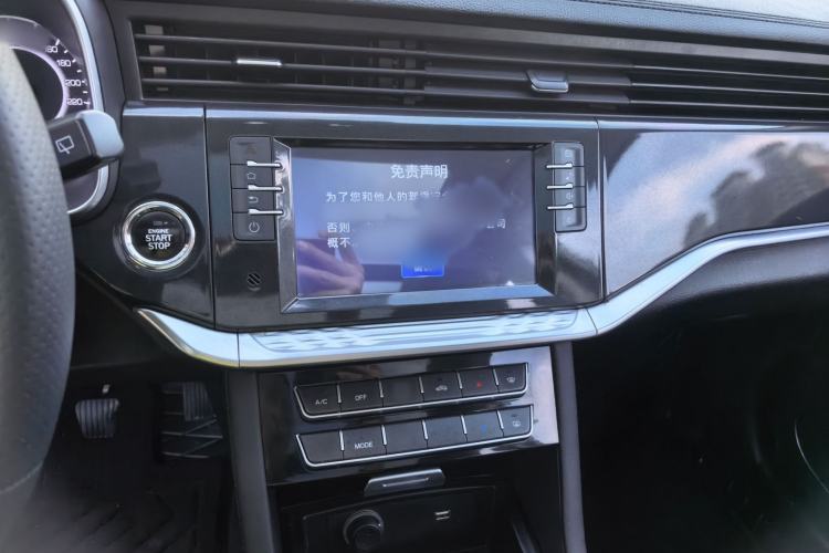Used Sinotruk VGV U70 2021 1.5T Manual Enjoy Edition 7-Seater Audio And AC Panel