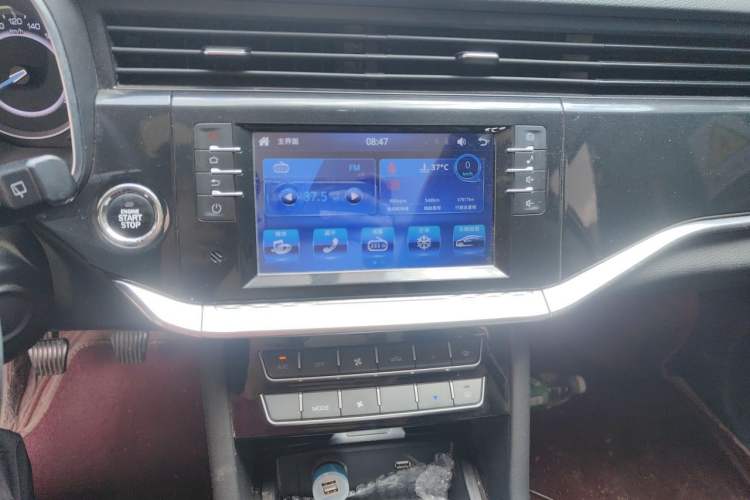 Used Sinotruk VGV U70 2021 1.5T Manual Enjoy Edition 7-Seater Audio And AC Panel