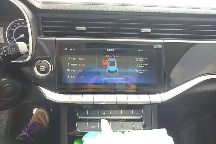 Used Sinotruk VGV U70 2021 1.5T Automatic Youyue Edition 7-Seater Audio And AC Panel