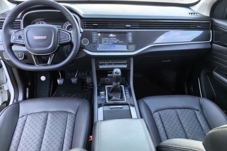 Used Sinotruk VGV U70 2021 1.5T Manual Enjoy Edition 7-Seater Center Console