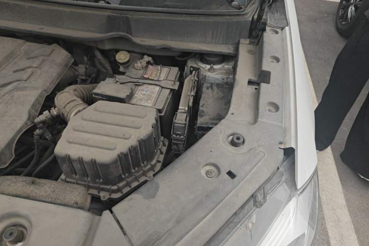 Used Sinotruk VGV U70 2021 1.5T Automatic Luxury Edition 7-Seater Engine Bay Left