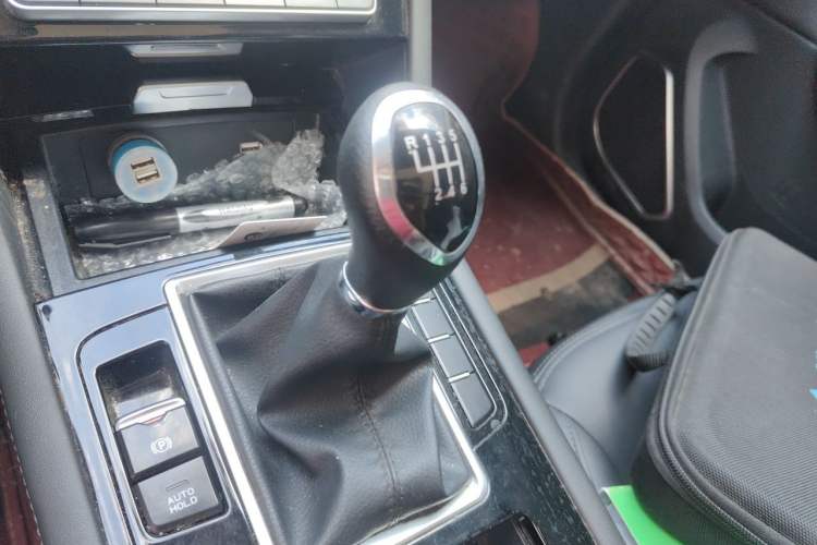 Used Sinotruk VGV U70 2021 1.5T Manual Enjoy Edition 7-Seater Gear Lever