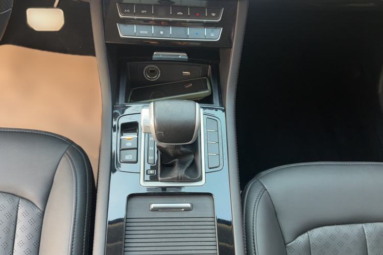 Used Sinotruk VGV U70 2021 1.5T Automatic Youyue Edition 7-Seater Gear Lever