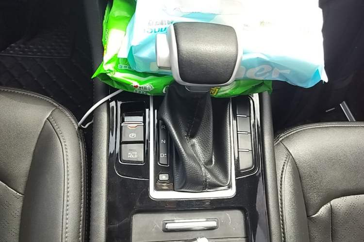 Used Sinotruk VGV U70 2021 1.5T Automatic Youyue Edition 7-Seater Gear Lever