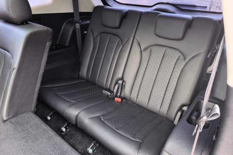 Used Sinotruk VGV U70 2021 1.5T Manual Enjoy Edition 7-Seater Interior 2