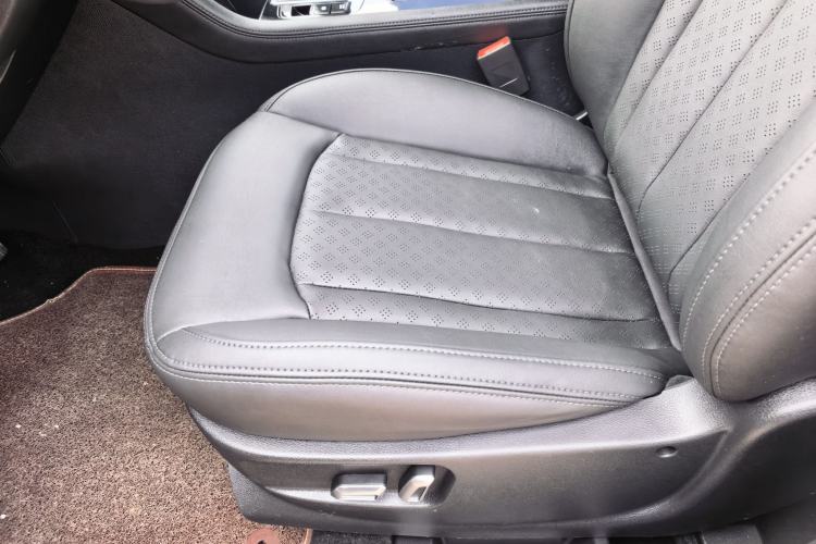 Used Sinotruk VGV U70 2021 1.5T Manual Enjoy Edition 7-Seater Interior 4