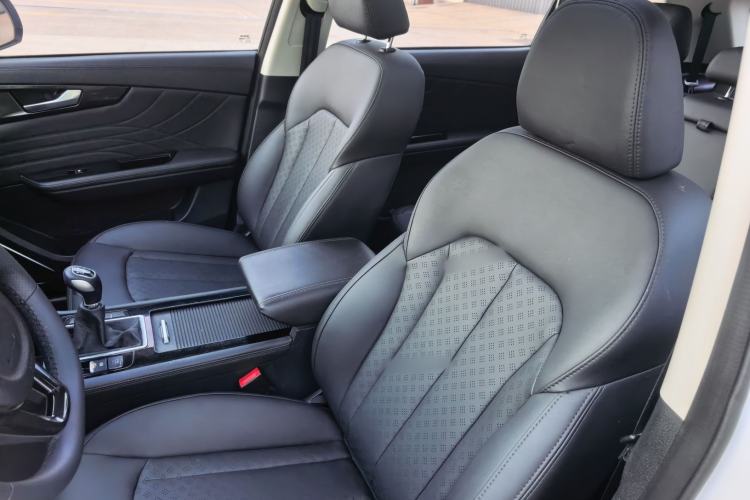 Used Sinotruk VGV U70 2021 1.5T Manual Enjoy Edition 7-Seater Interior 5