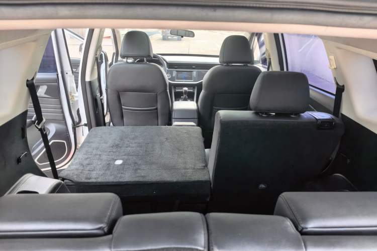 Used Sinotruk VGV U70 2021 1.5T Manual Enjoy Edition 7-Seater Interior 9