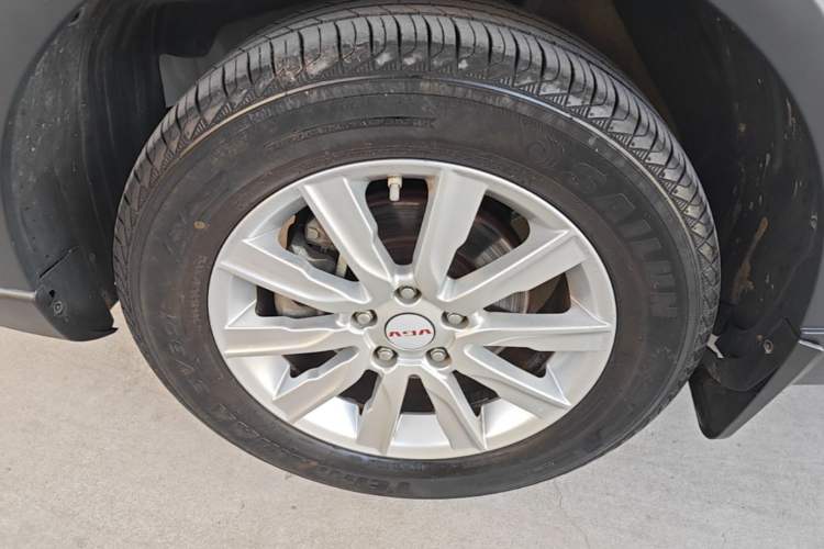 Used Sinotruk VGV U70 2021 1.5T Manual Enjoy Edition 7-Seater Left Front Wheel Hub