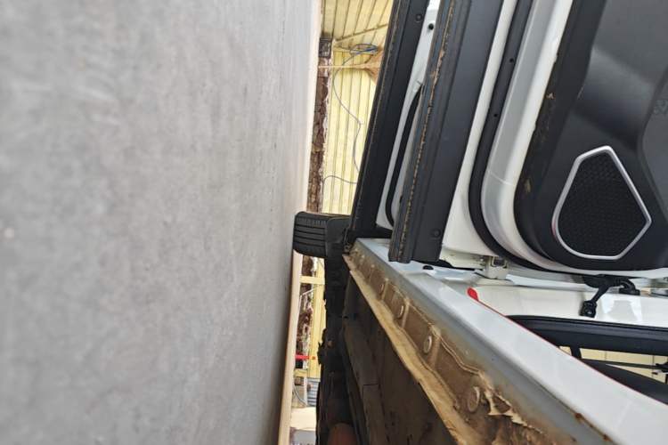 Used Sinotruk VGV U70 2021 1.5T Manual Enjoy Edition 7-Seater Left Side Sill