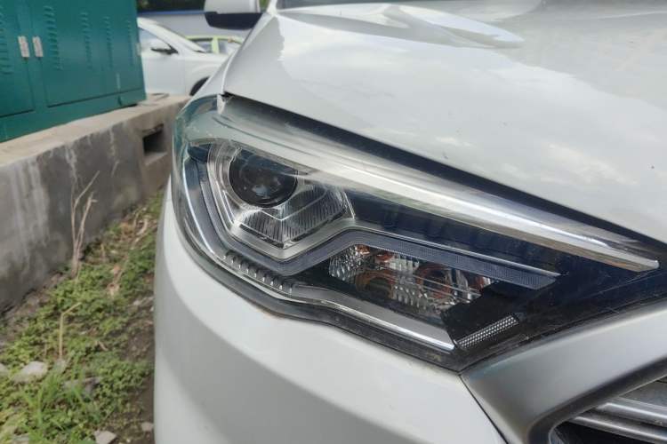 Used Sinotruk VGV U70 2021 1.5T Manual Enjoy Edition 7-Seater Right Front Headlight