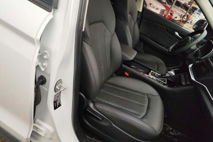 Used Sinotruk VGV U70 2021 1.5T Automatic Youyue Edition 7-Seater Right Front Seat