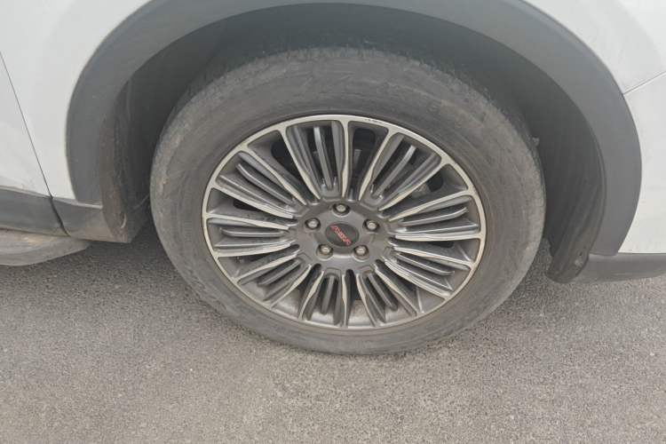 Used Sinotruk VGV U70 2021 1.5T Automatic Luxury Edition 7-Seater Right Front Wheel Hub