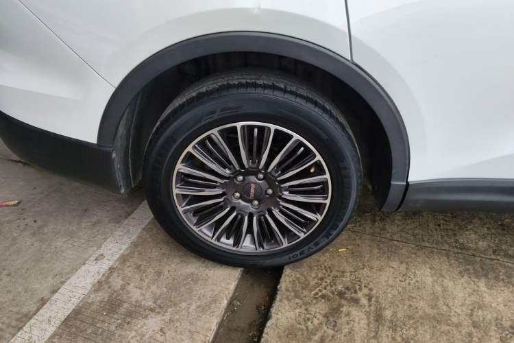 Used Sinotruk VGV U70 2021 1.5T Automatic Youyue Edition 7-Seater Right Rear Wheel Hub